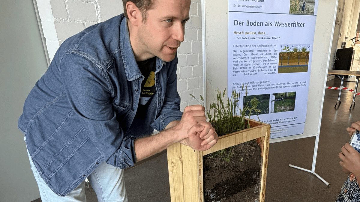 Die Studierenden gaben ihr Wissen an Klein und Gross weiter. (Foto: kim)