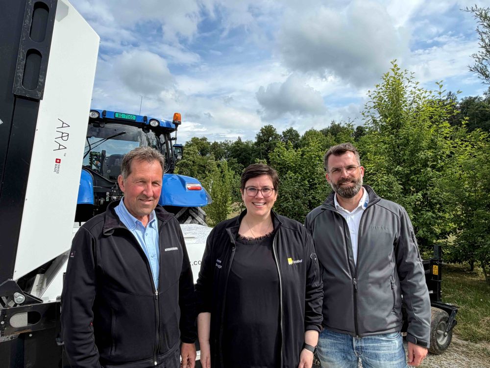 Die kantonalen Projektträger v. r. Andreas Distel, Leiter Pflanzenschutzdienst, Liebegg (AG) Anna Brugger, Bereichsleitung Pflanzenbau und Agrartechnik, Strickhof (ZH) und Christian Eggenberger, Leiter Beratung Entwicklung Innovation, Arenenberg (TG). (Foto: kim)