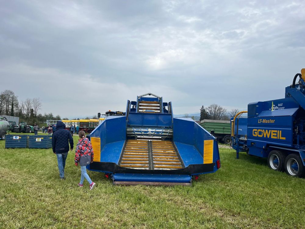 Eine LT-Master Presse von Göweil mit zusätzlichem Dosiergerät. Bild: kim