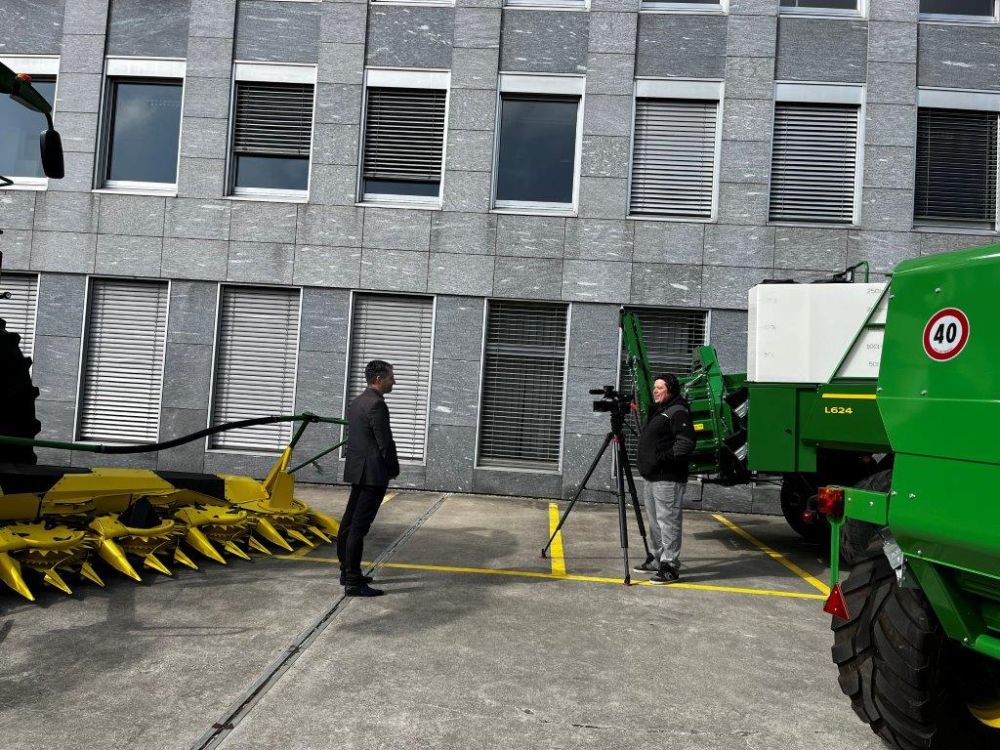 Interview mit Armin Segmüller, Chef Robert Aebi Landtechnik AG (li.)