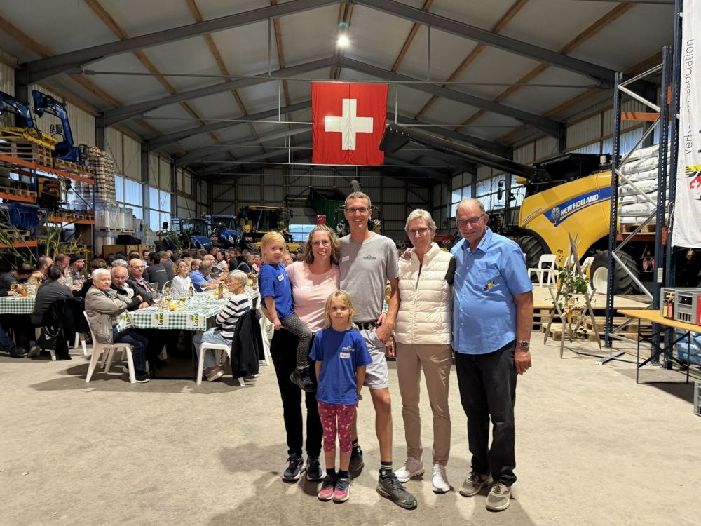 Familie Christen (v. r.): Werner, Ruth, Lukas und Corinne Christen mit Luisa und Mia.