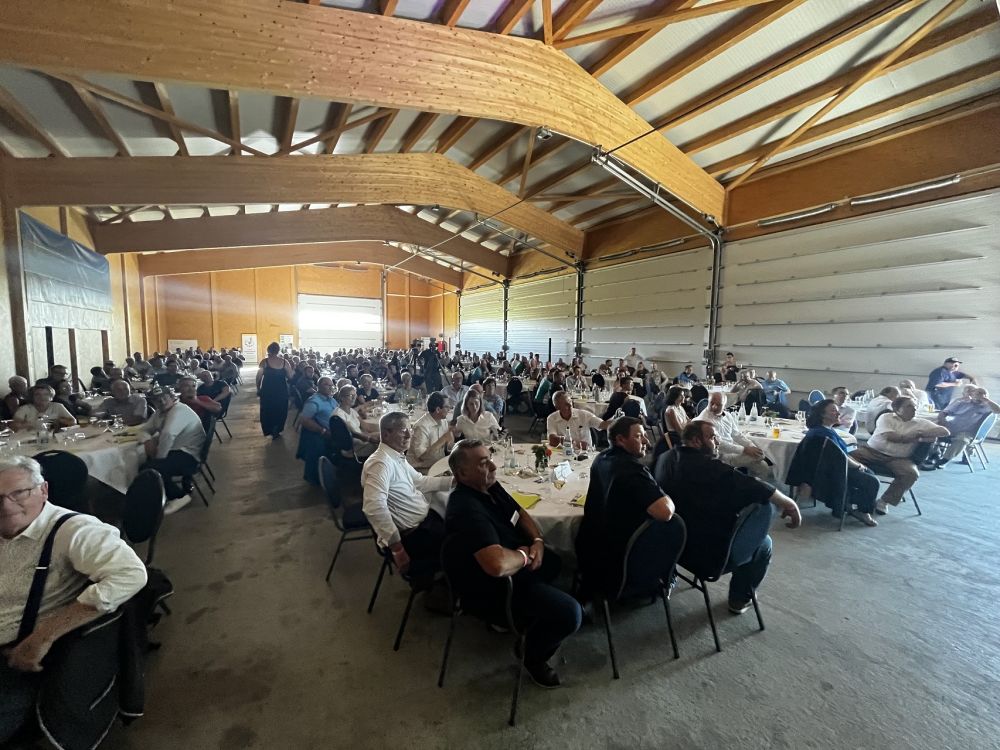 Les invités ont profité de l'atmosphère à l'ambiance champêtre jusque tard dans la soirée. Le comité directeur s'est réjoui de cette visite.