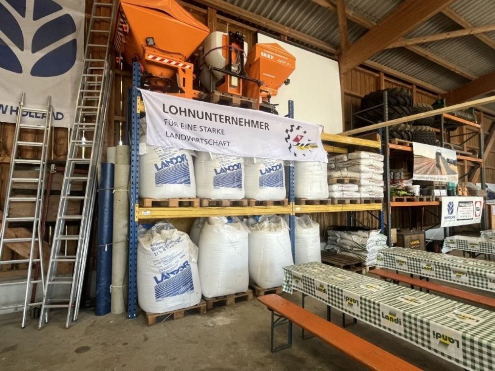 Lohnunternehmer in der Halle präsent.