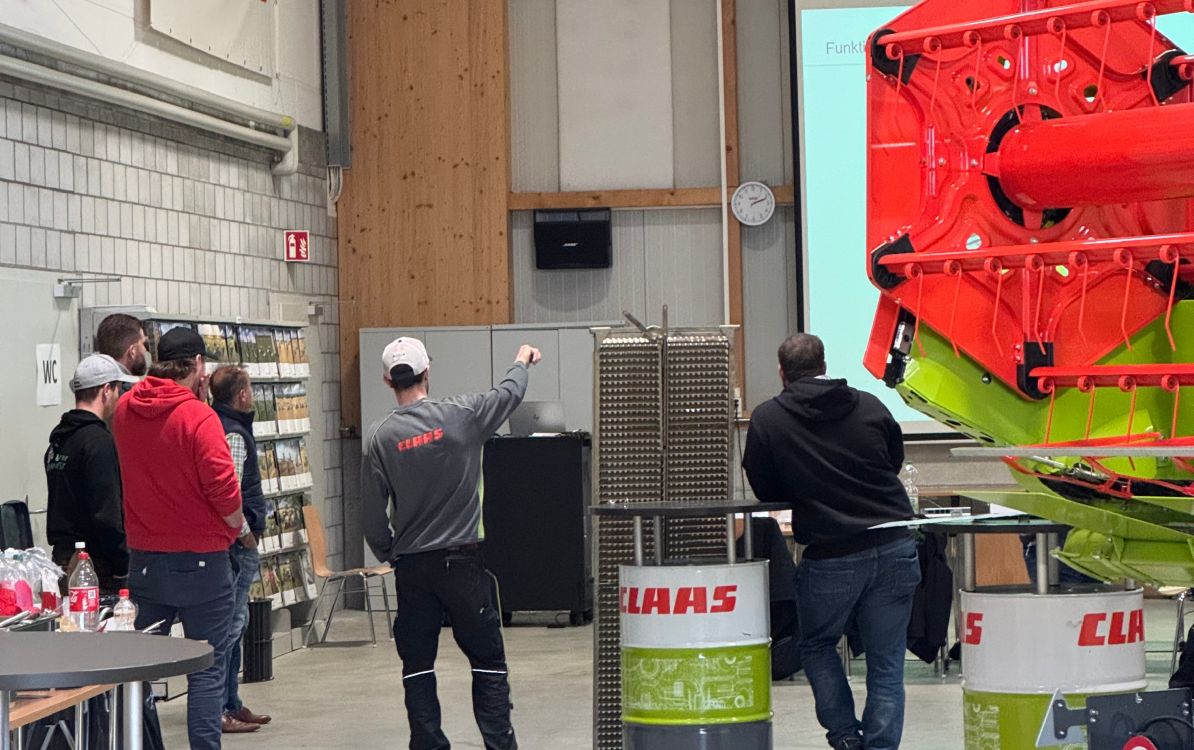 Theorie und Praxis konnten in der grossen Halle gut miteinander vereint werden. Bild: Stalder