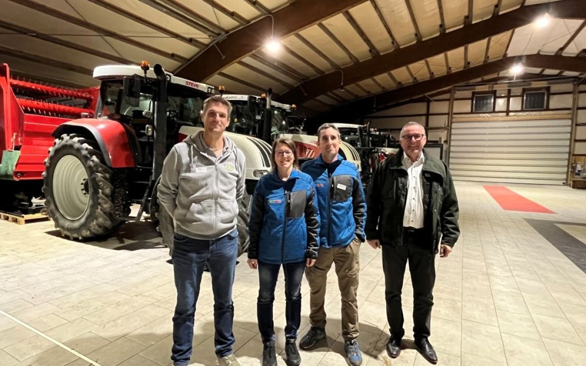 Gastgeber des Networking Anlasses von AgraKomm: v.l. Stefan Hänzi, Melanie und Markus Zimmermann, Thomas Frey (BUL)