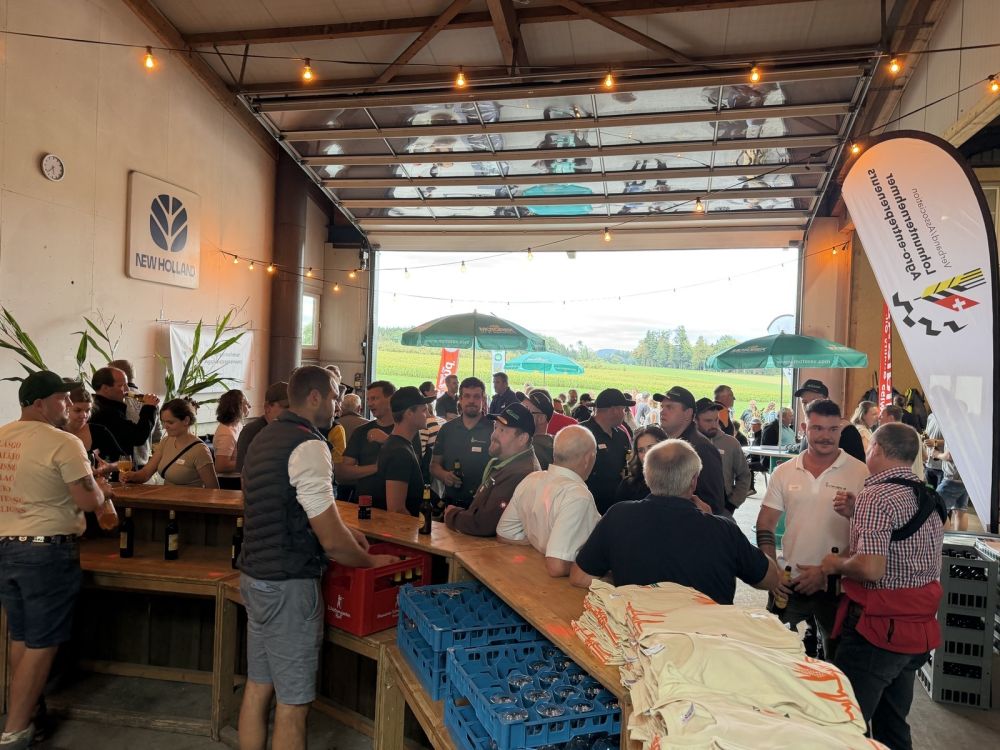 Treffpunkt KWS-Bar: Beim Apéro bleibt Zeit für erste Gespräche.