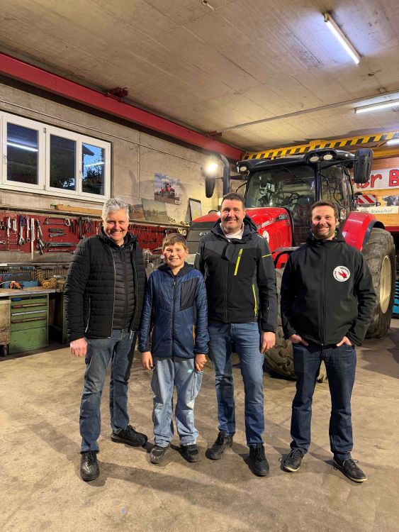 Drei Generationen managen die AG: v. li. Jakob Widmer, Grossenkel Leon, Sohn Jakob-Andreas und Thomas.
