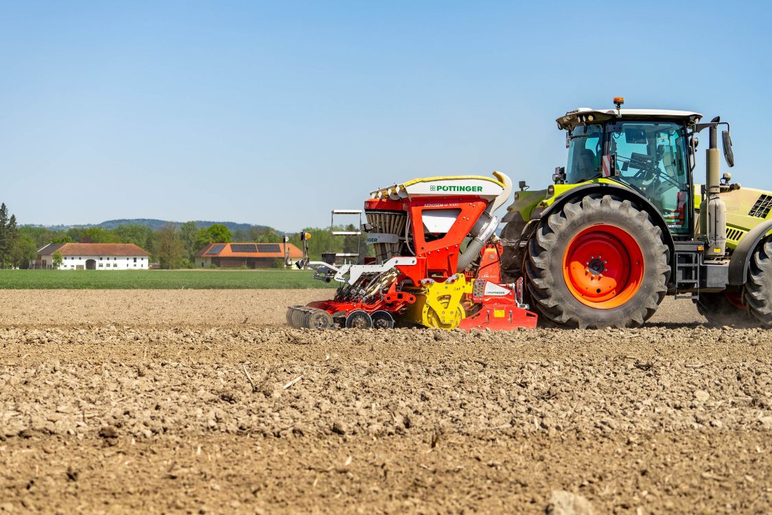 Vielseitig und schlagkräftig: Die neue Pöttinger AEROSEM M bietet durch das IDS-System und verschiedene Tankvarianten höchste Flexibilität beim Säen. (Bild: zVg, Pöttinger)