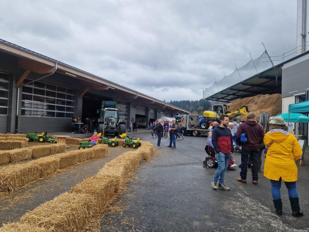 Kleine Gäste, grosse Freude: Der Traktörli-Parcours war ein voller Erfolg. Bild: rz