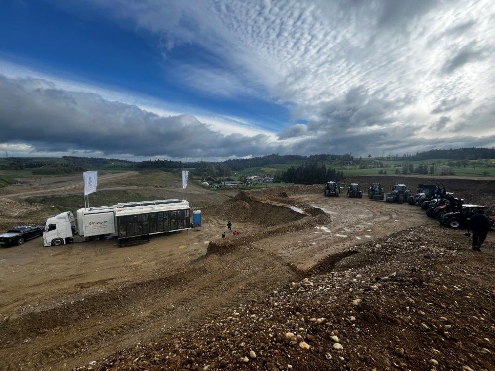 Vorführung in der Kiesgrube der Pirolwerke bei Ufhusen (LU). Foto: kim