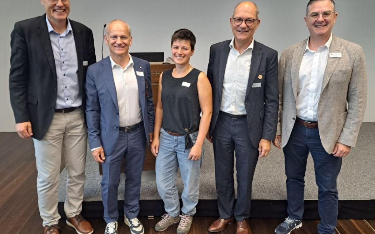 Bruno Röösli, Abteilungsleiter Wald Kanton Luzern; Andreas Hauenstein, Messeleiter ZT Fachmessen AG; Julia Isler, Co-Leitung Codoc – Bildungszentrum Wald Lyss; Daniel Fässler, Ständerat AI, Präsident WaldSchweiz, Patronatspräsident Forstmesse Luzern; André Biland, Geschäftsleiter ZT Fachmessen AG, v. li. (Bild: forstmesse))