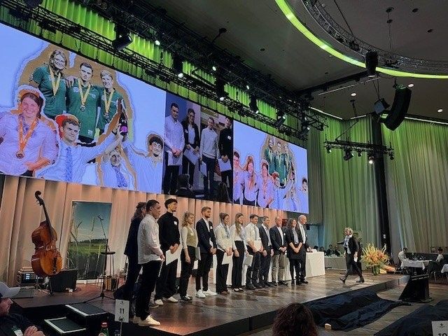 Der SBV ehrte die je drei Podestplätze an den nationalen Meisterschaften der SwissSkills in den Berufen Landwirt/in, Gemüsegärtner/in und Weinfachleute.