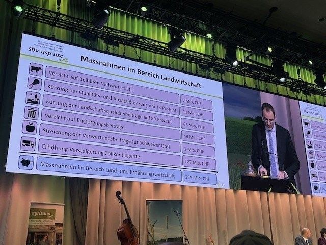 Der Stv. Direktor Michel Darbellay unterstrich, dass die Ausgaben in der Landwirtschaft seit 2000 nominal stabil und real sogar um 15 Prozent gesunken und daher Kürzungsmassnahmen nicht zu begrüssen sind.