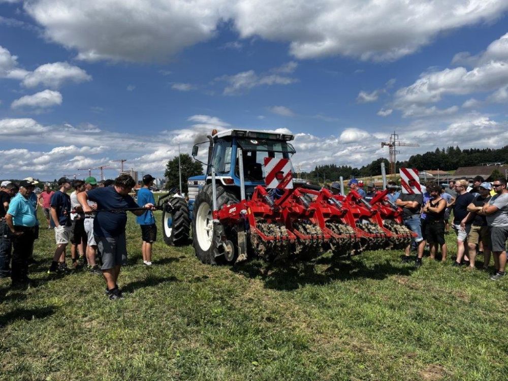 Ford TW 25 mit einem Tiefenlockerer für eine Optimale Bodenbelüftung sowie Lockerung des Bodens. Bild: kim