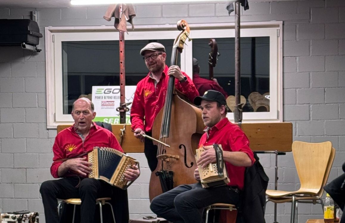 Für musikalische Unterhaltung sorgten das Trio Sunneberg. Bild: Grimm