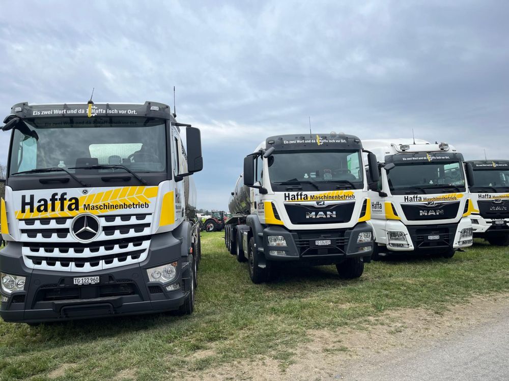 Die Lastwagenflotte des Haffa Maschinenbetriebs. Bild: kim