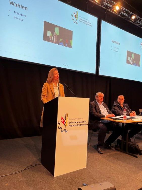 Johanna Gapany: «Ich engagiere mich mit euch und aus Überzeugung. Euer Auftrag als Lohnunternehmer ist klar, meiner auch.»