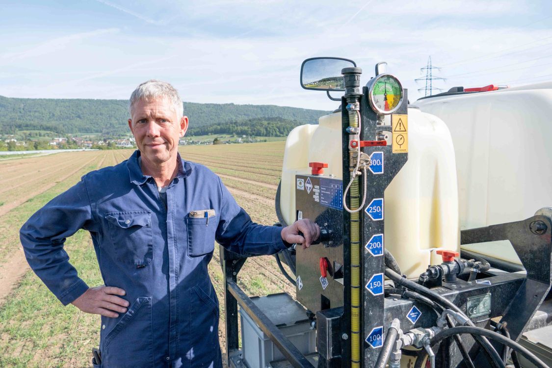 Urs Amacher mit ARA von Ecorobotix