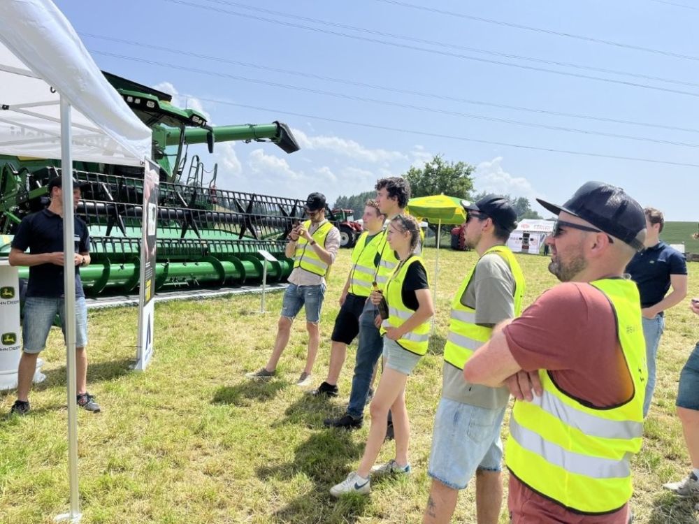 Trotz Wärme aufmerksames Zuhören.