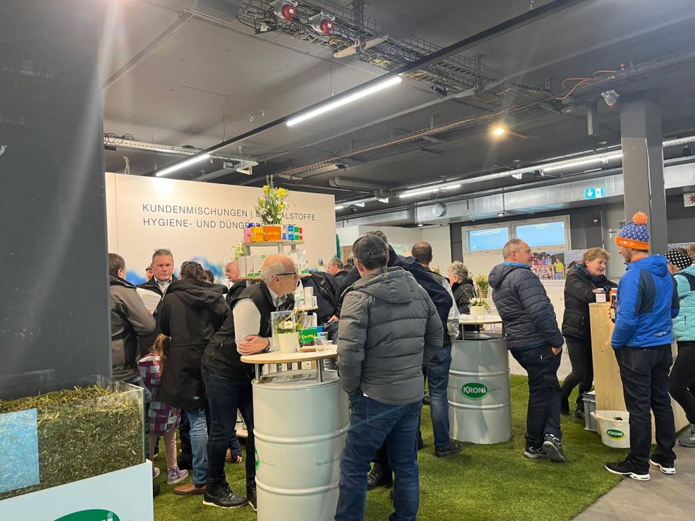 Gute Kundengespräche am Stand von Kroni. Bild: kim