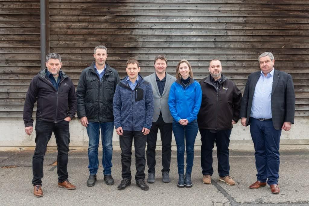 Le nouveau comité (de gauche) Felix Horni, Samuel Guggisberg, Benny Hüsler, Beat Gerber, Johanna Gapany, Daniel Haffa et Fernand Andrey. Image : kim