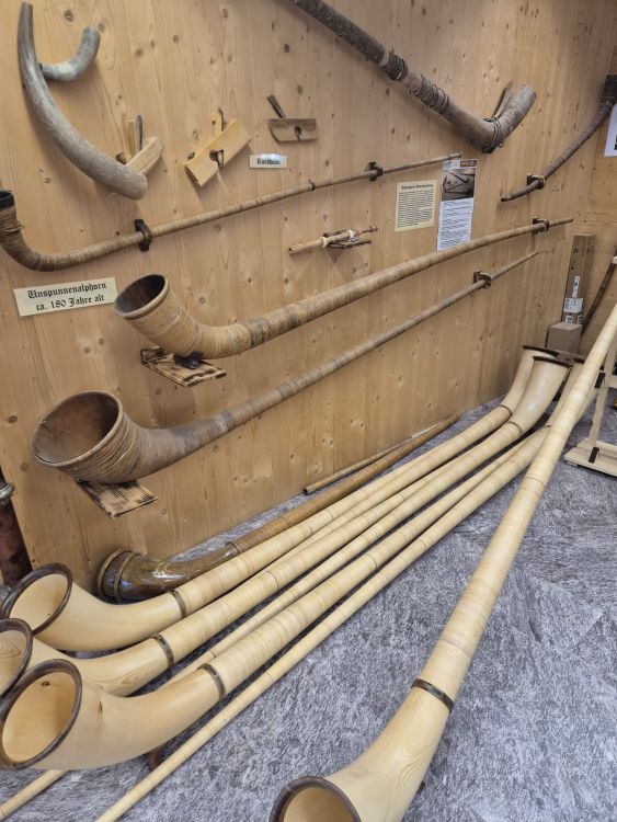 Jedes Alphorn ist ein Meisterwerk für sich. Bild: Haffa