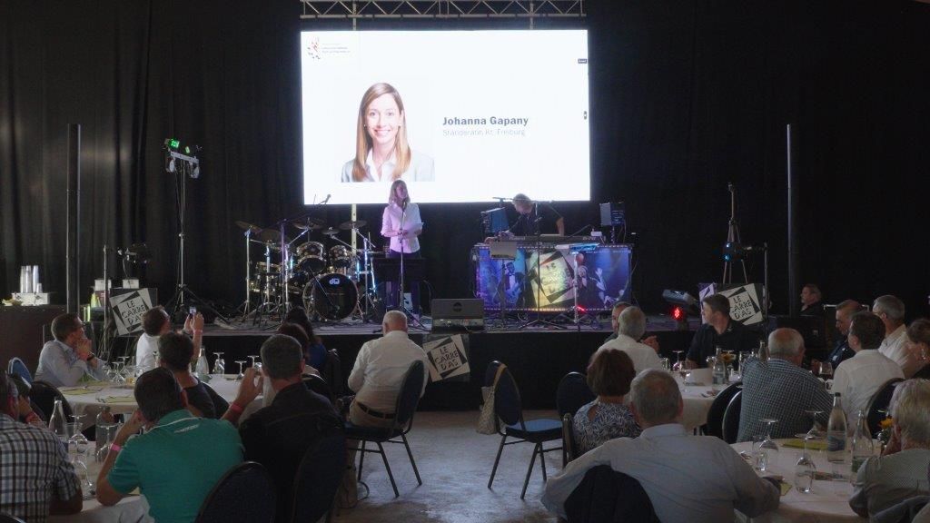 Johanna Gapany, conseillère aux États fribourgeoise félicite l'association.