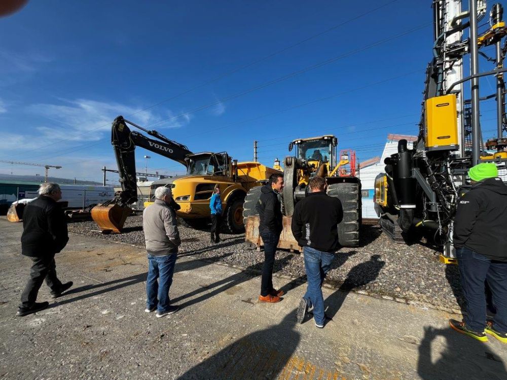 Spezialmaschinen auf dem Gelände, die zum Tunnelbau eingesetzt werden, konnten bestaunt werden.