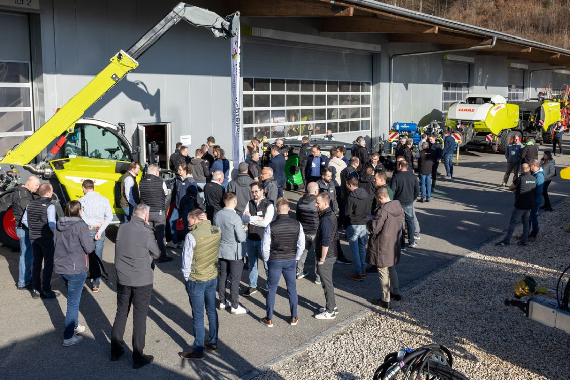 Point de rencontre devant les portes de la Serco-Arena à Oberbipp.