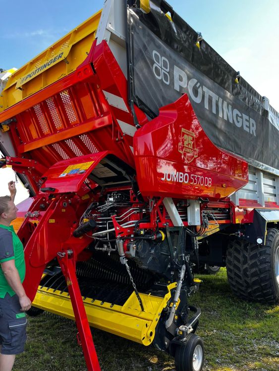 Der Jumbo 5000 mit dem Kurvenbahn gesteuerten Pick-up. Foto: kim