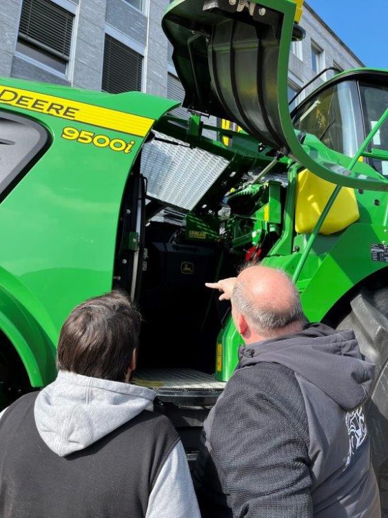 Erklärungen am Häcksler.