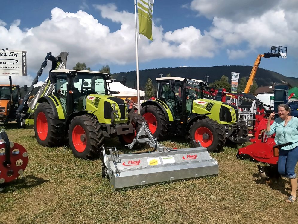 Serco était représenté par une Arion 450 ainsi qu'une Arion 420. Image : BG