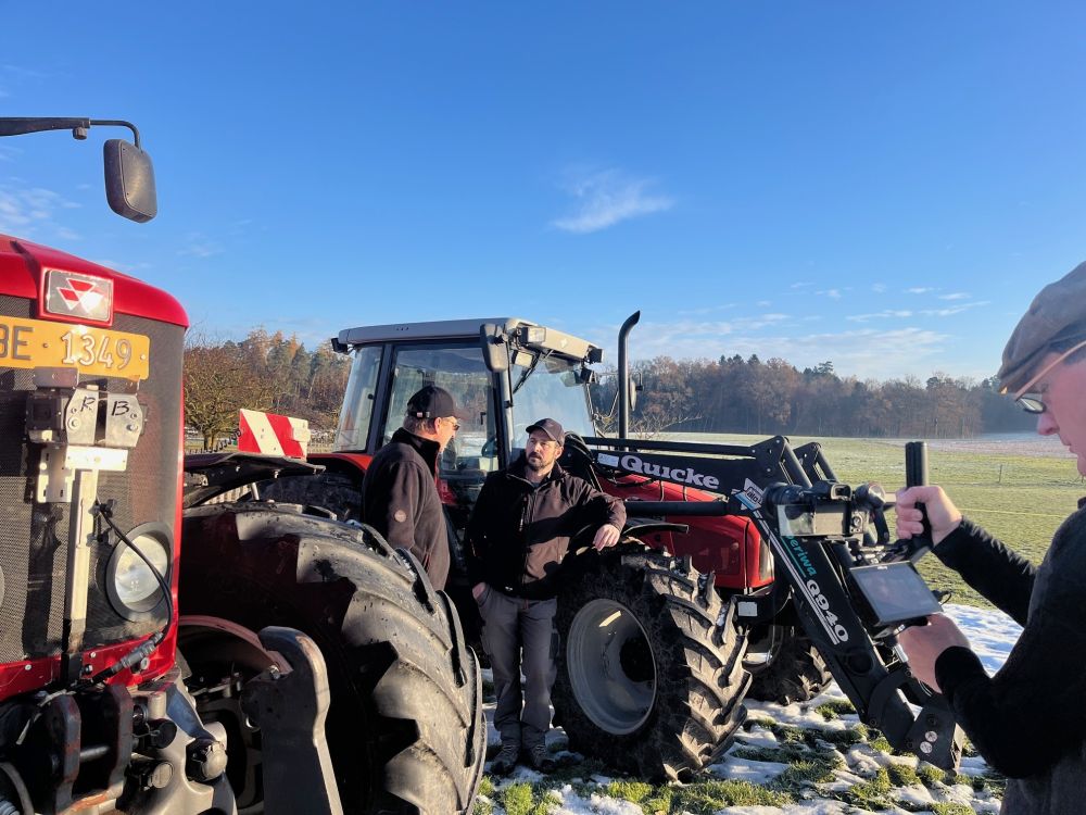 Die Dreharbeiten auf dem Lohnbetrieb von Markus Kneubühl. Bild: kim