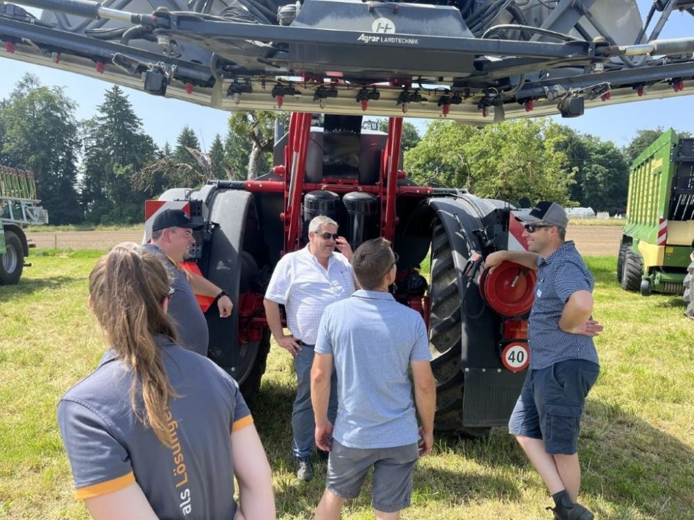 Lohnunternehmer immer interessiert an der neuesten Technologie.