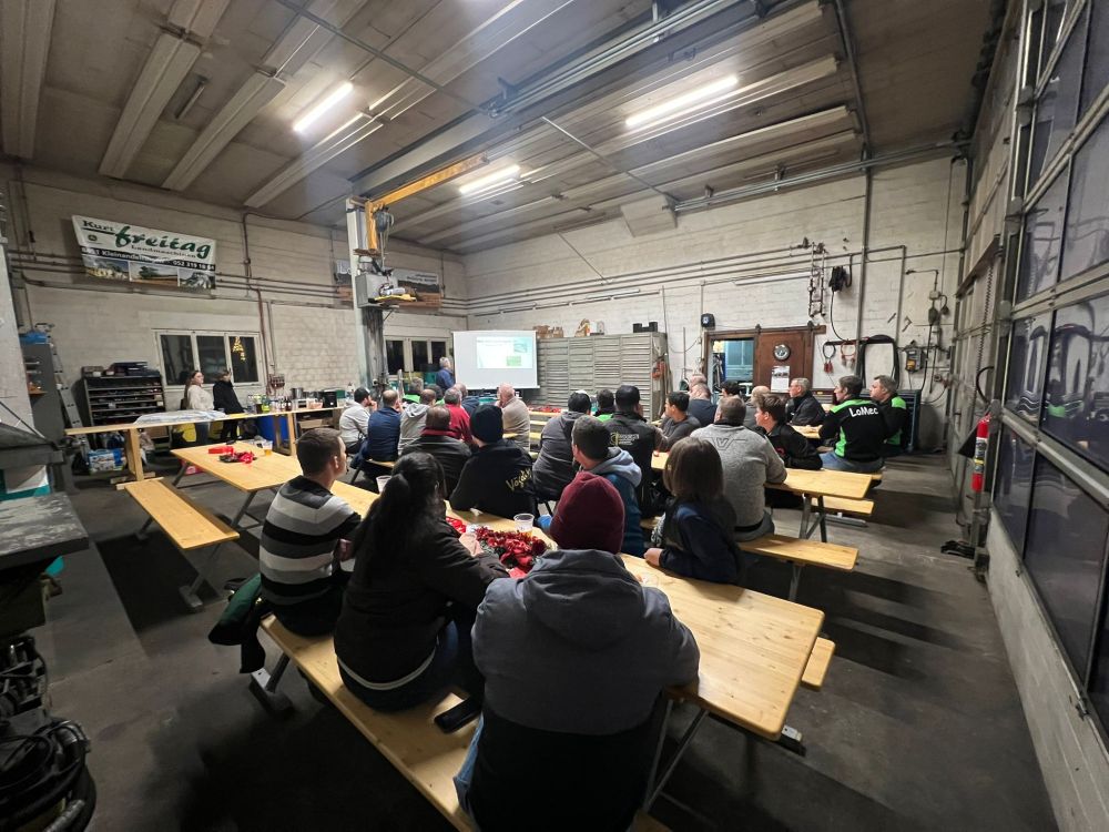 Les participants écoutent avec attention l'exposé technique de la Mobilière. Photo : zVg