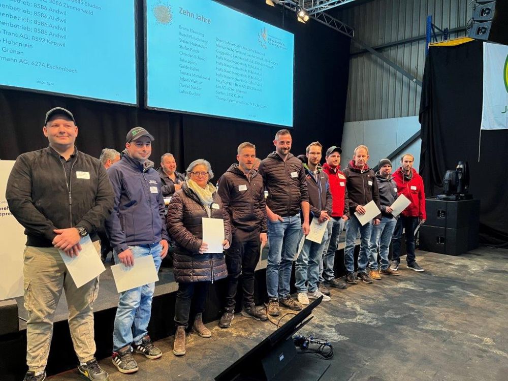 Ehrung der Mitarbeiterin Julia Jenny, Haffa Maschinenbetrieb und weiterer Mitarbeiter für ihre zehnjährige Betriebszugehörigkeit.