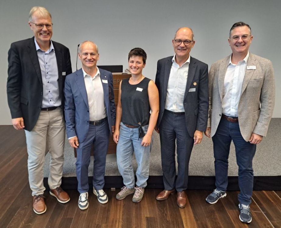 Begrüssten und Informierten die Gäste der Eröffnungsfeier (von links): Bruno Röösli, Abteilungsleiter Wald Kanton Luzern; Andreas Hauenstein, Messeleiter ZT Fachmessen AG; Julia Isler, Co-Leitung Codoc – Bildungszentrum Wald Lyss; Daniel Fässler, Ständerat AI, Präsident WaldSchweiz, Patronatspräsident Forstmesse Luzern; André Biland, Geschäftsleiter ZT Fachmessen AG (Bild: FORSTMESSE)