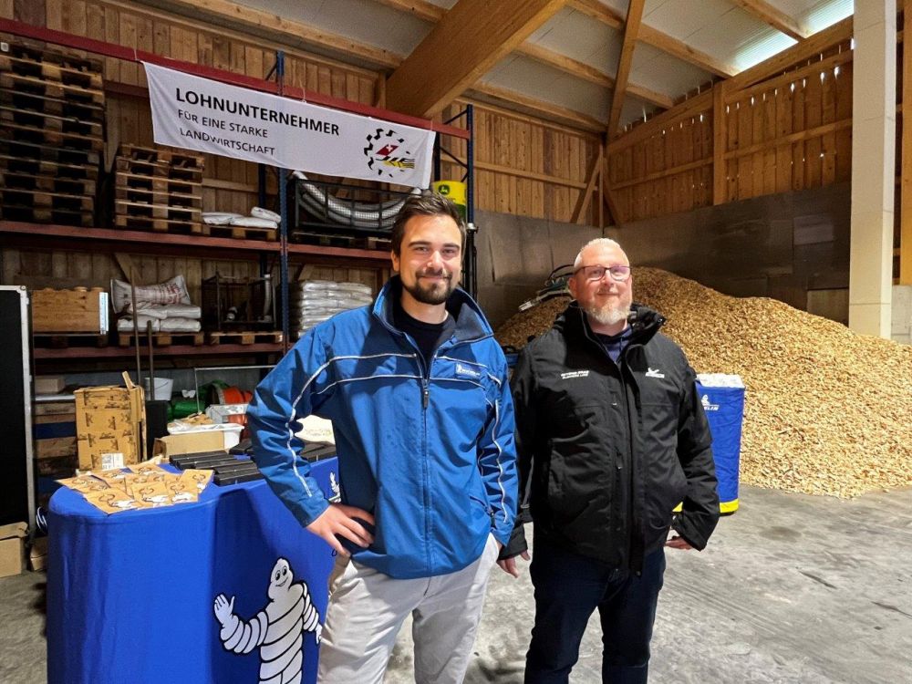 Les deux experts en pneus de Michelin, Raphael Ochsner et Stefan Bartella (de g. à dr.). Image : kim