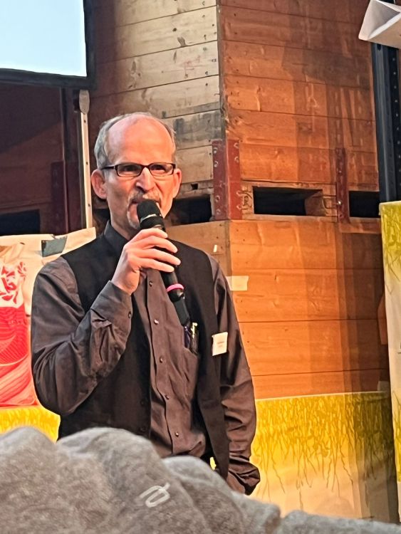 Jürg Hiltbrunner von Agroscope präsentierte Ergebnisse einer Umfrage aus dem vergangenen Jahr. Bild: kim