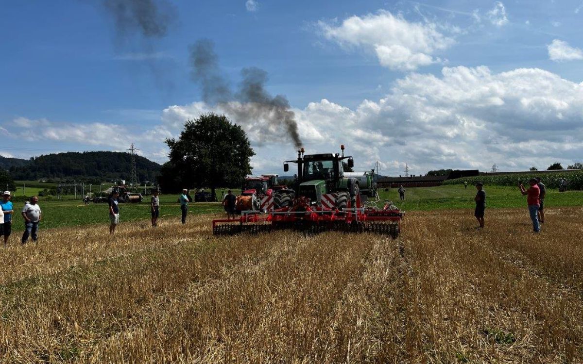 Le Fendt 822 Favortit a fait bonne figure sur la combinaison de six mètres de large. Photo : kim