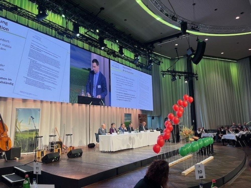 Um die Sparpläne bei der Landwirtschaft rückgängig zu machen, verabschiedeten die Delegierten eine Resolution zuhanden des Parlaments, wo das Entlastungspaket aktuell in der Behandlung ist.