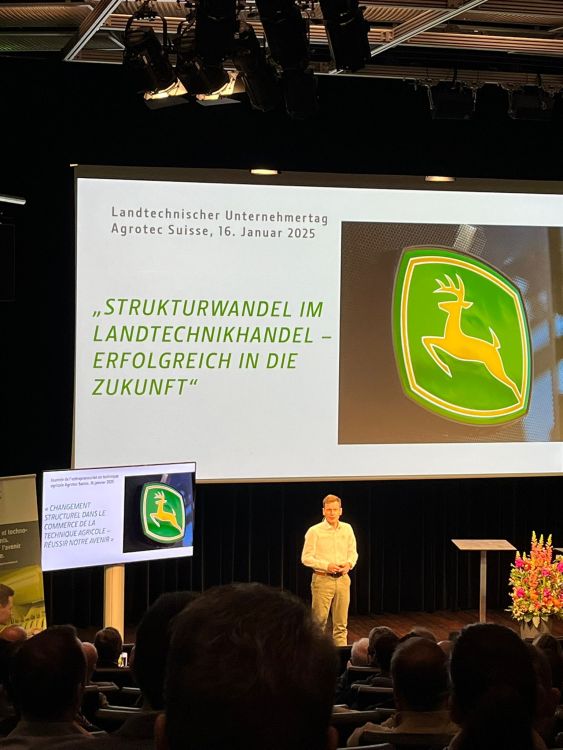 Stephan Blankenhagen, John Deere, a désigné les défis pour le service et la distribution. Image : kim