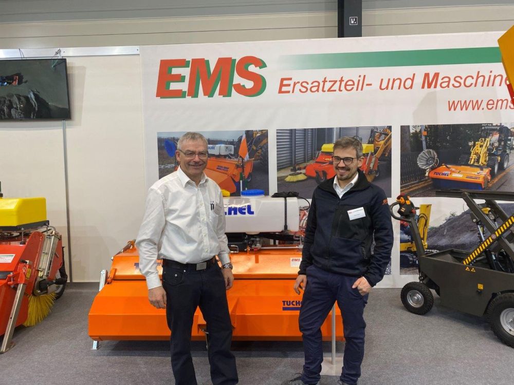 Gregor et Kilian Marti chez EMS présentent de nombreuses petites machines pratiques. Image : UlUt