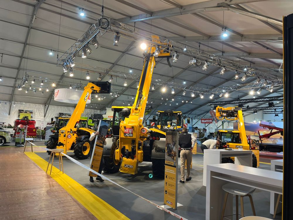 Le fabricant JCB a présenté ses dernières innovations sur le stand de l'importateur Serco Landtechnik AG. Image : kim