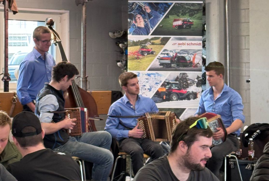 Les Örgeli Fätzer du Toggenburg ont complété le programme du dimanche avec beaucoup d'ambiance. Image : Grimm