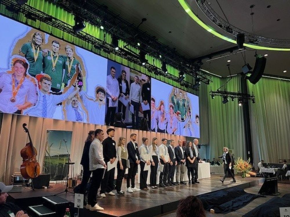 Der SBV ehrte die je drei Podestplätze an den nationalen Meisterschaften der SwissSkills in den Berufen Landwirt/in, Gemüsegärtner/in und Weinfachleute.