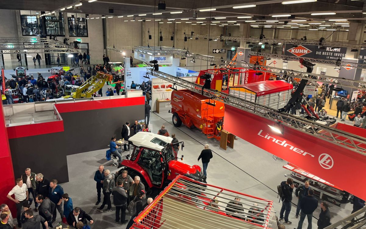 Vue aérienne des stands dans la halle 2.0 à l'Agrama 2024. Image : kim